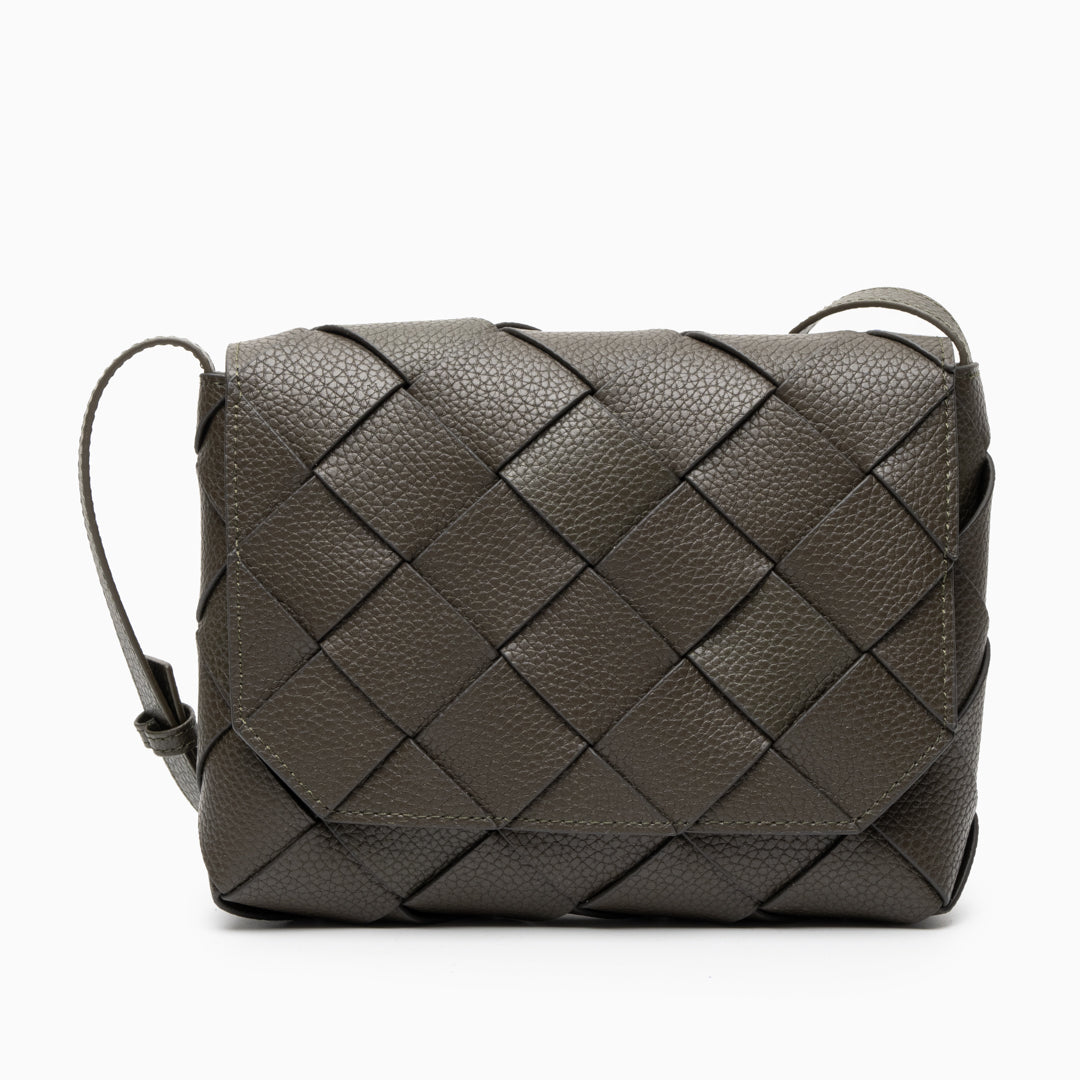 Die Danica Crossbody-Tasche aus gewebtem Leder