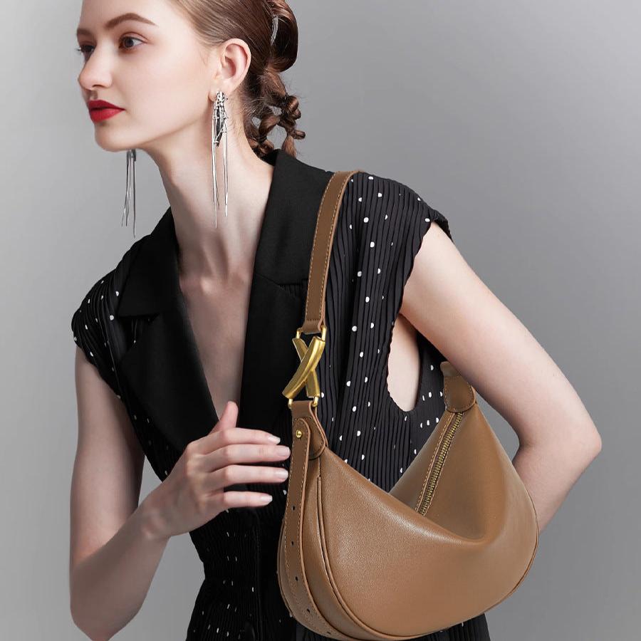 Aria Luxe Crescent Shoulder Bag – Black