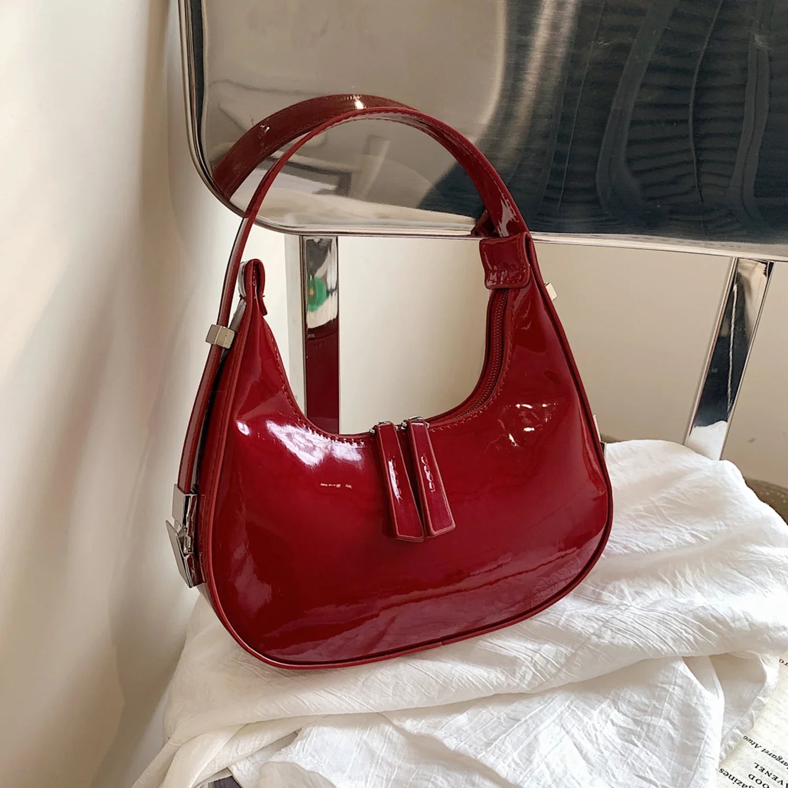 Moon – Glossy Red Patent Leather Shoulder Bag