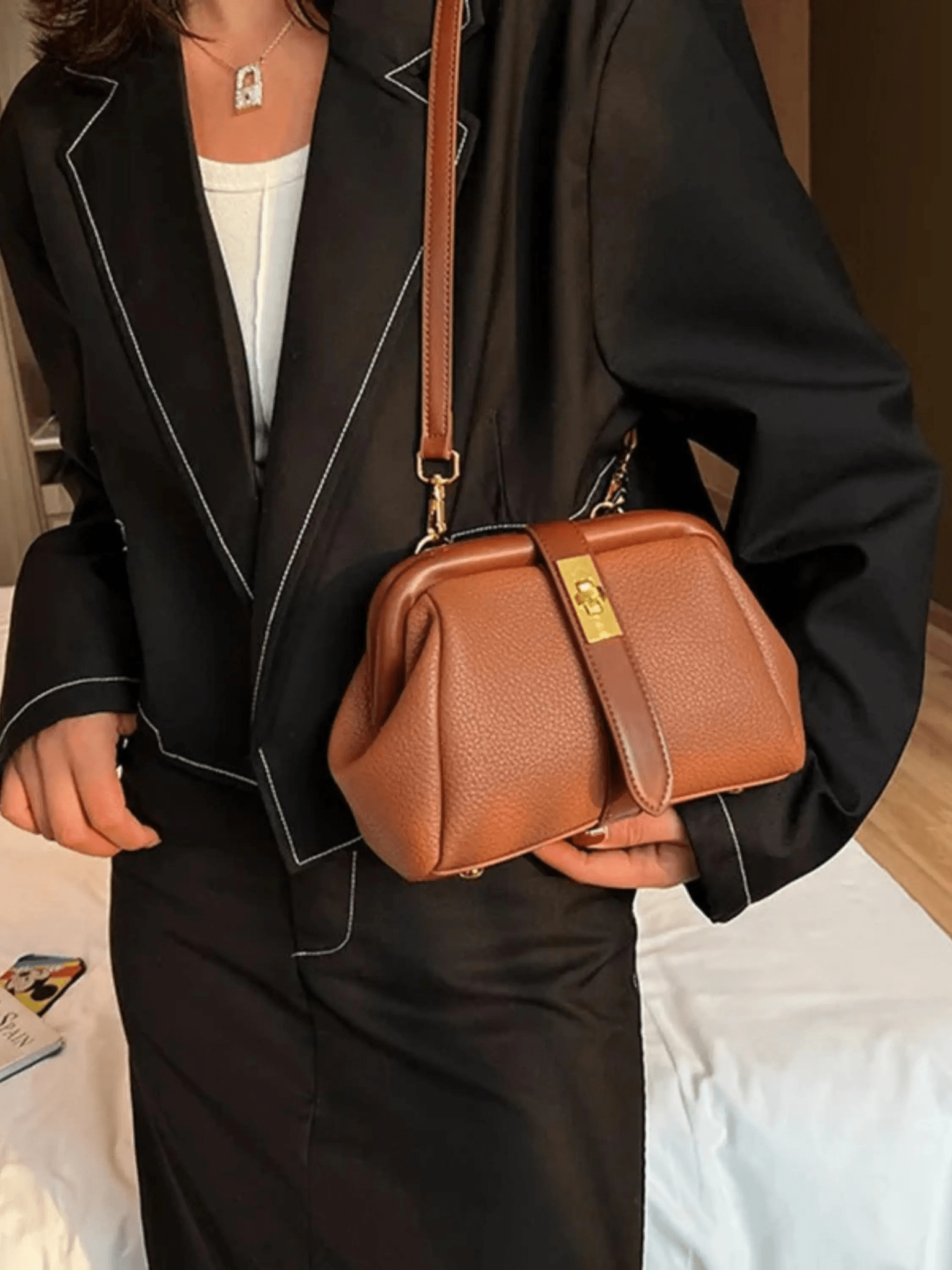 Braune, strukturierte Handtasche – Raffinierte Eleganz mit modernem Touch