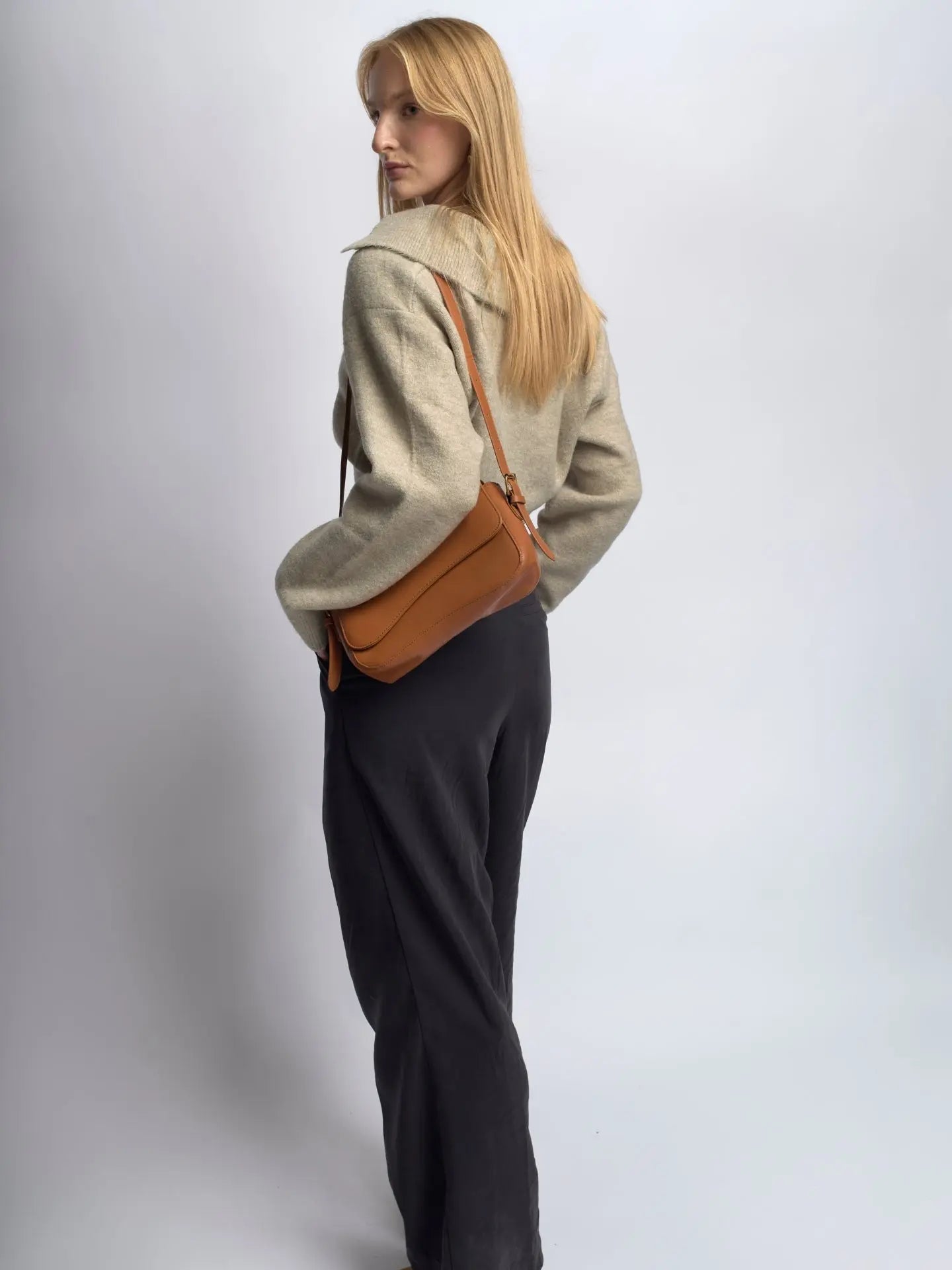 Celeste | Black Leather Shoulder Bag – Sleek & Modern