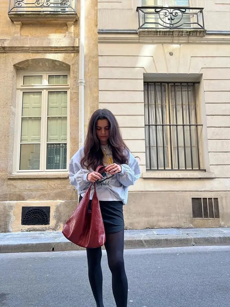 Black Leather Shoulder Bag – Minimalist Style with Everyday Versatility