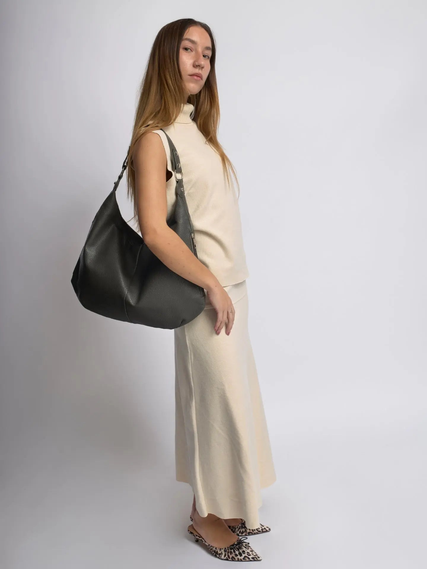 Elegant Black Hobo Bag – Versatile Style for Every Occasion