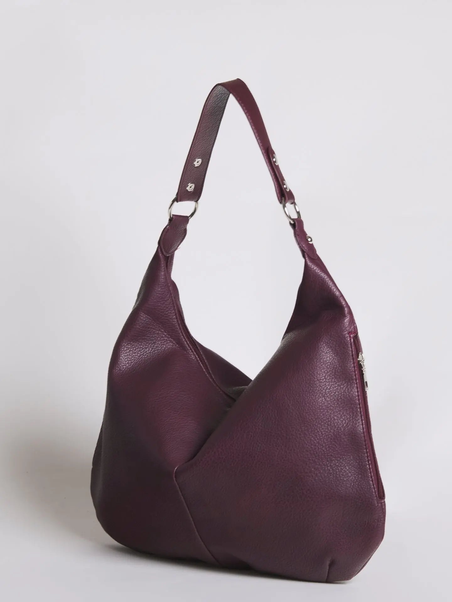 Elegant Black Hobo Bag – Versatile Style for Every Occasion