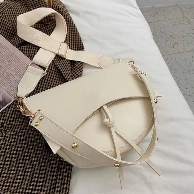 Isla | Contemporary Black Leather Crossbody – Sleek & Stylish