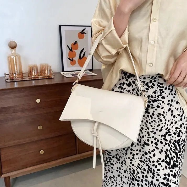 Isla | Contemporary Black Leather Crossbody – Sleek & Stylish