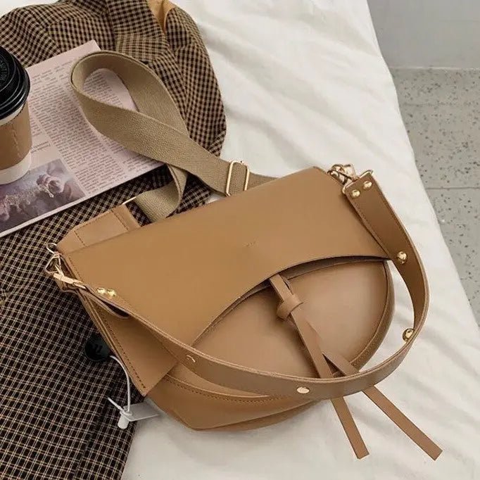 Isla | Contemporary Black Leather Crossbody – Sleek & Stylish