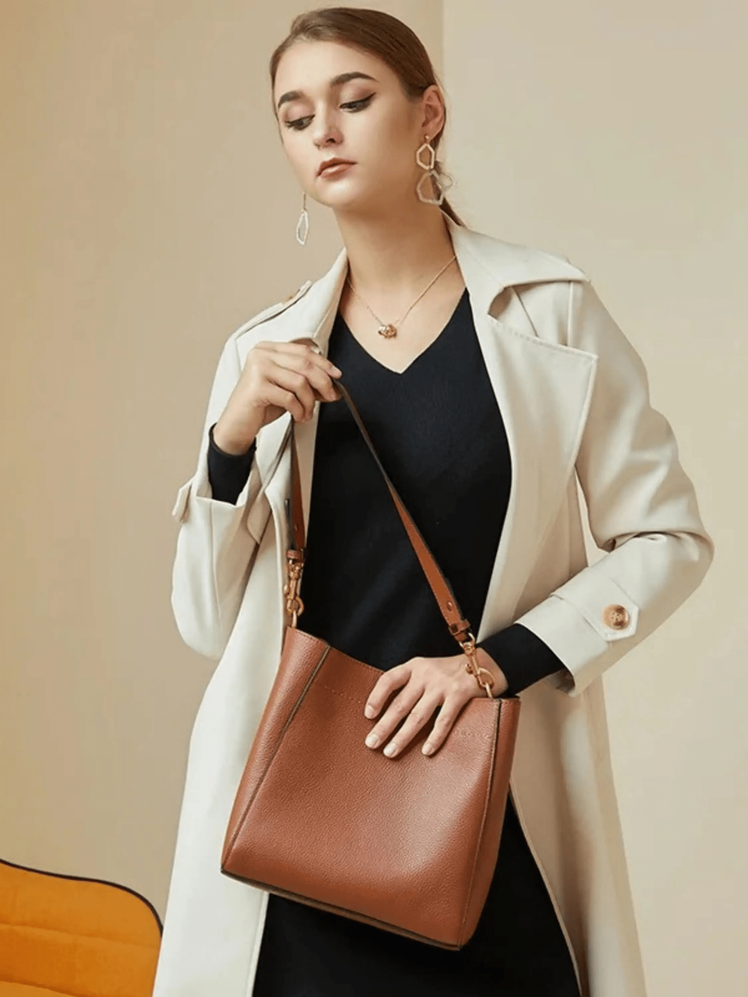 Brown Bucket Shoulder Bag – Classic Simplicity with Everyday Ease