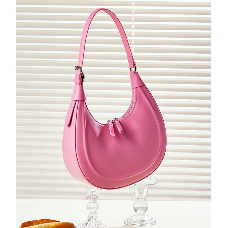 Noir Crescent Shoulder Bag – Black