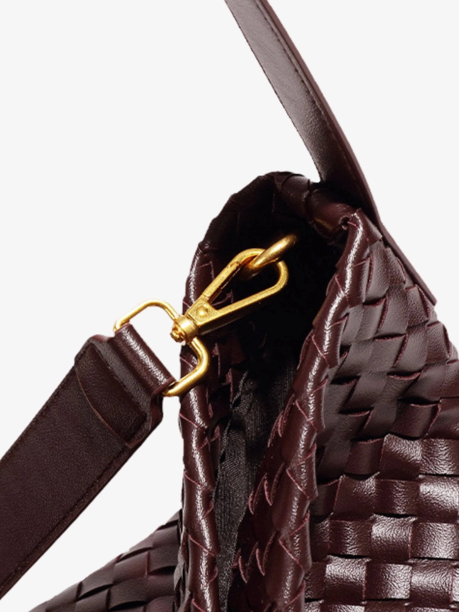 Brown Woven Shoulder Bag – Timeless Craftsmanship with Modern Ease