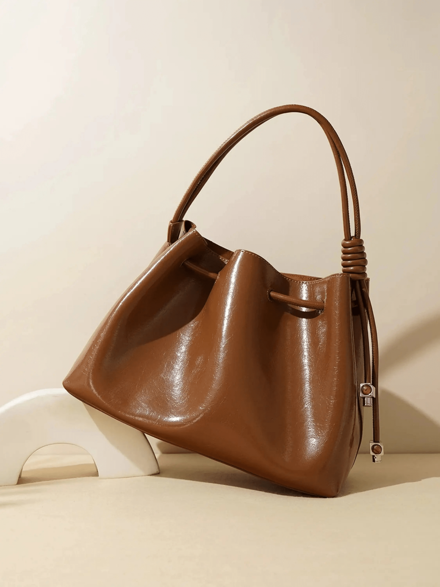 Florence – Glossy Leather Bucket Bag