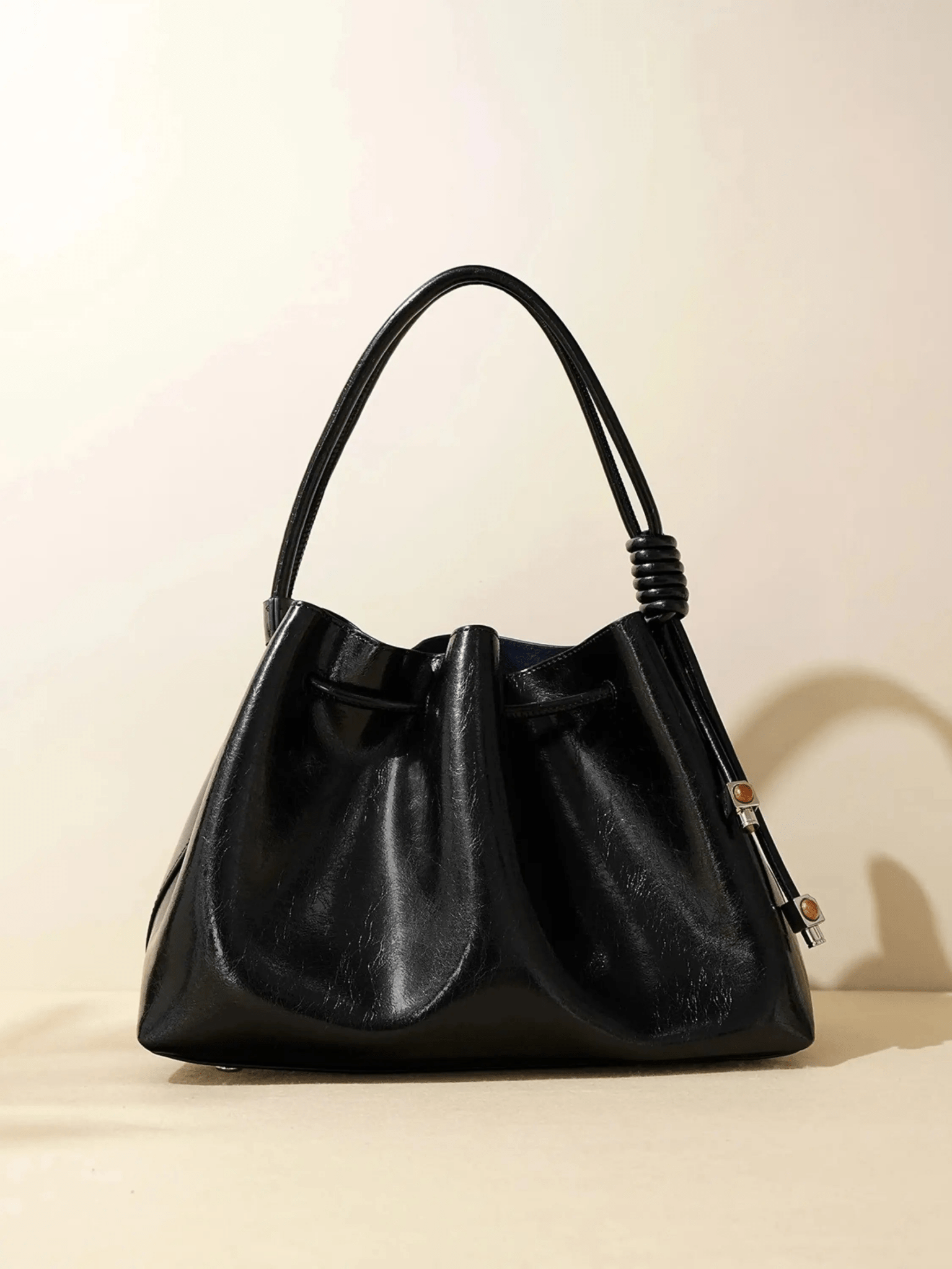 Florence – Glossy Leather Bucket Bag