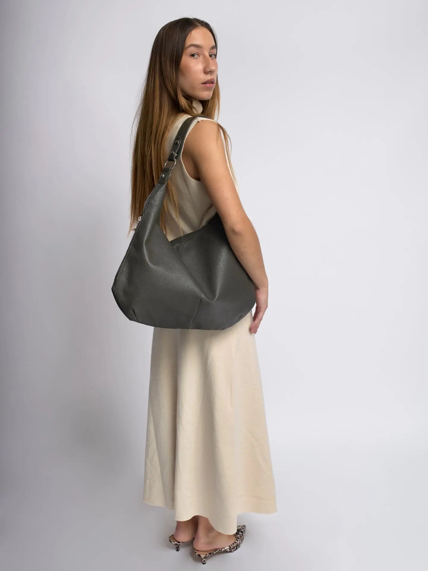 Elegant Black Hobo Bag – Versatile Style for Every Occasion