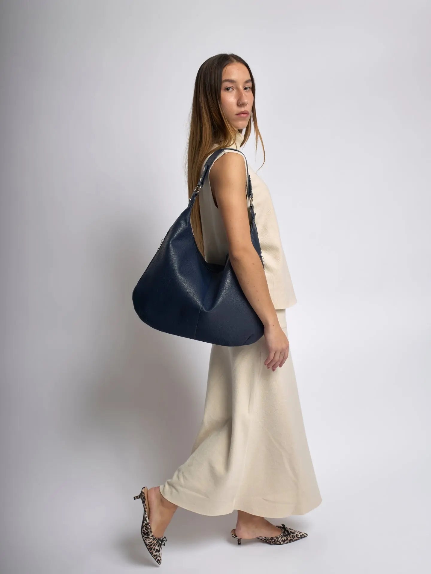 Elegant Black Hobo Bag – Versatile Style for Every Occasion