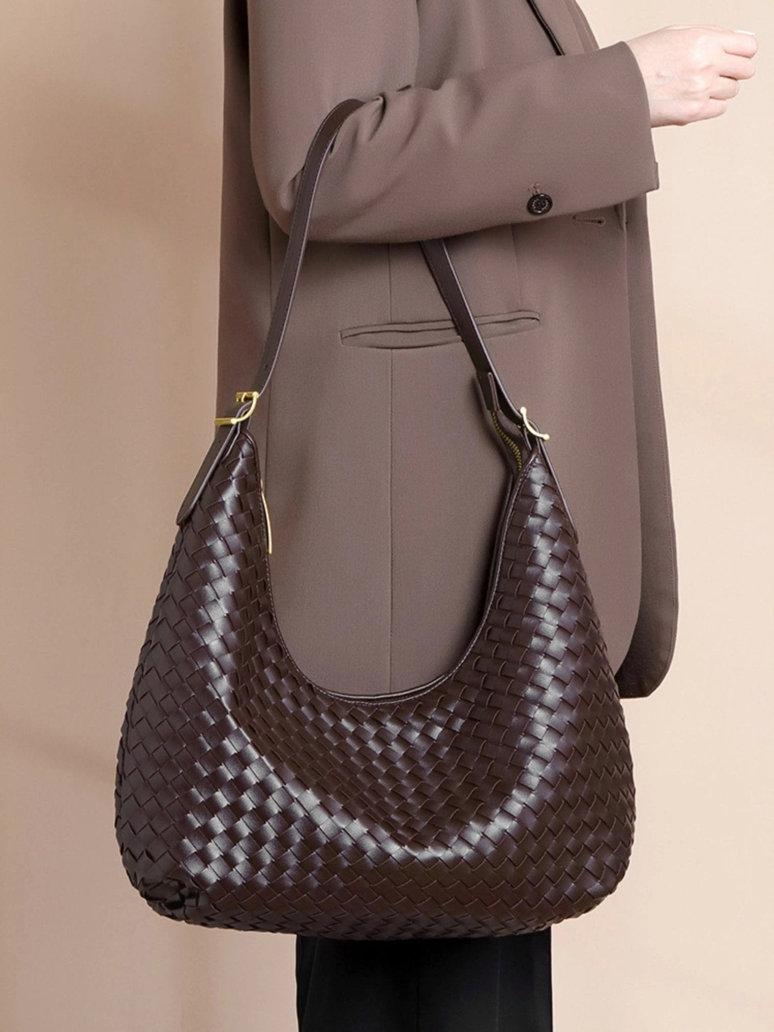 Dark Brown Woven Shoulder Bag – Classic Weave with Contemporary Elegance