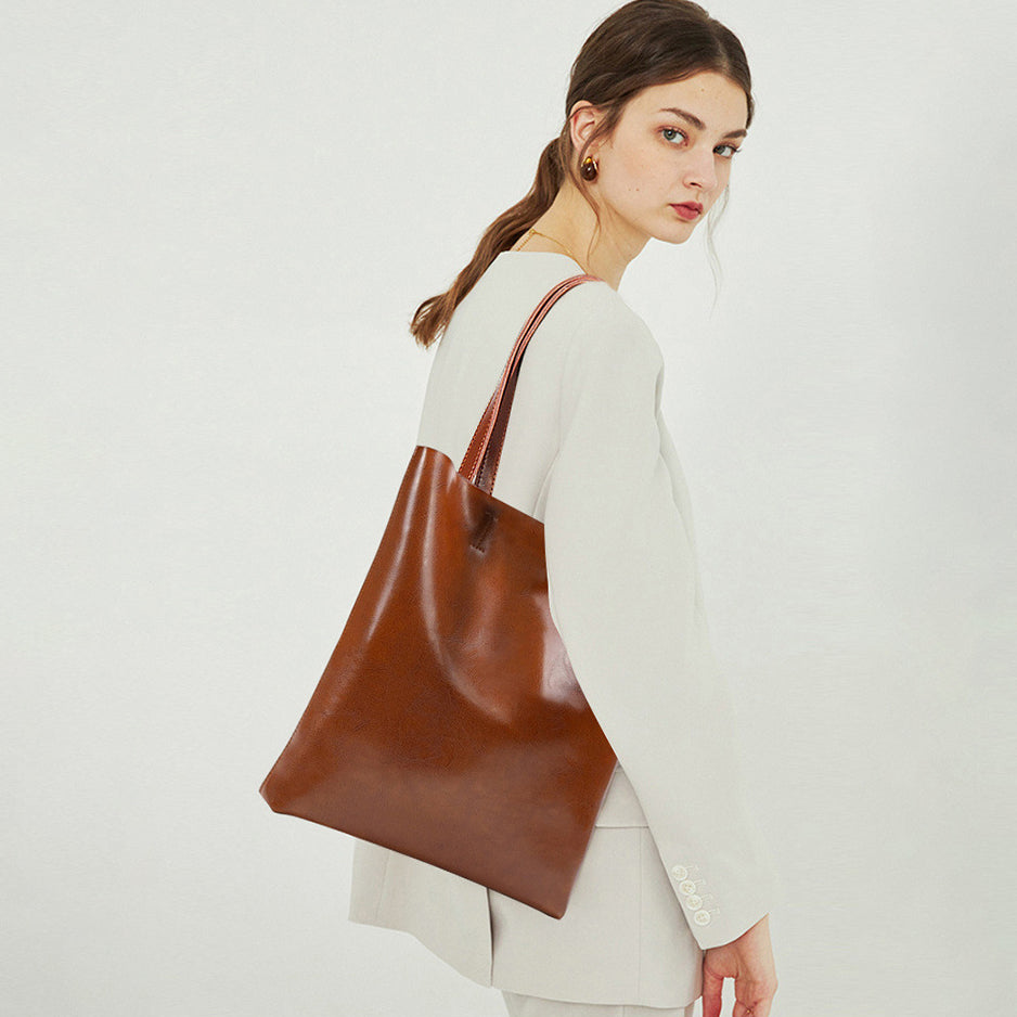 Burgundy Leather Tote Bag – Bold Simplicity with Everyday Function