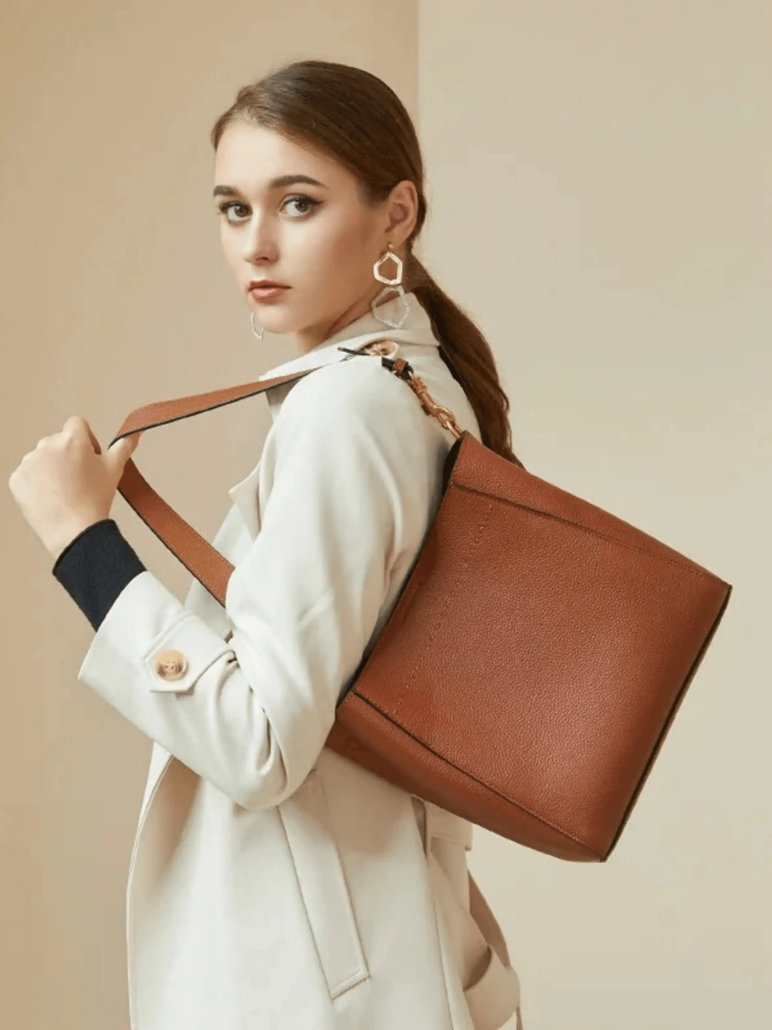 Brown Bucket Shoulder Bag – Classic Simplicity with Everyday Ease
