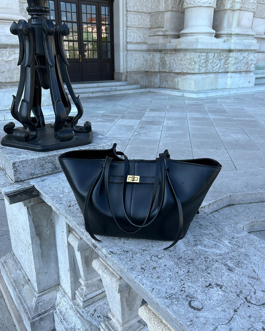 Gerda – Black Leather Shopper Bag